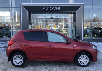 Подержанный автомобиль Renault Sandero 2014 года (4 фото)
