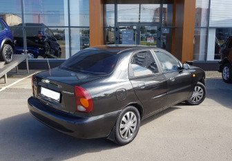 Подержанный автомобиль Chevrolet Lanos 2008 года (5 фото)