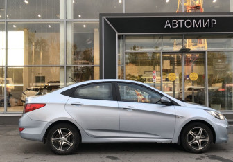 Подержанный автомобиль Hyundai Solaris Sedan 2012 года (4 фото)