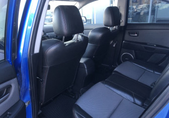 Подержанный автомобиль Mazda 3 Sedan 2006 года (11 фото)