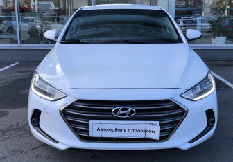 Подержанный автомобиль Hyundai Elantra Sedan 2018 года (2 фото)