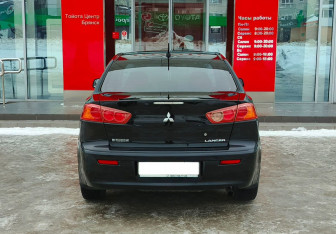 Подержанный автомобиль Mitsubishi Lancer Sedan 2008 года (6 фото)