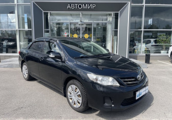 Подержанный автомобиль Toyota Corolla Sedan 2011 года (3 фото)