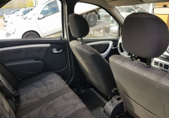Подержанный автомобиль Renault Logan Sedan 2013 года (10 фото)