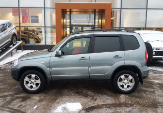 Подержанный автомобиль Chevrolet Niva 2012 года (8 фото)
