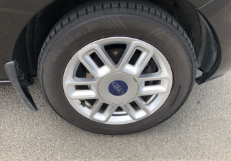 Подержанный автомобиль Ford Fusion 2007 года (14 фото)