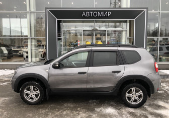 Подержанный автомобиль Nissan Terrano 2015 года (8 фото)