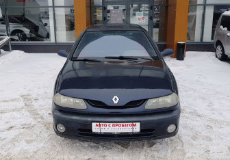 Подержанный автомобиль Renault Laguna Liftback 2000 года (2 фото)