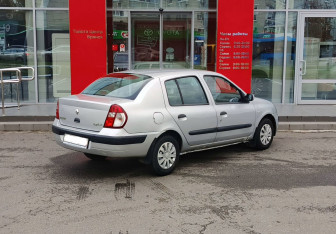 Подержанный автомобиль Renault Symbol 2005 года (5 фото)