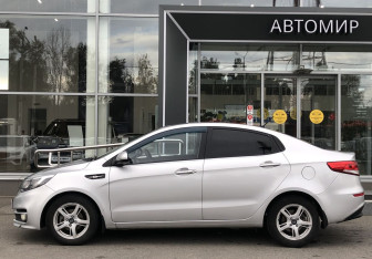 Подержанный автомобиль Kia Rio Sedan 2015 года (8 фото)