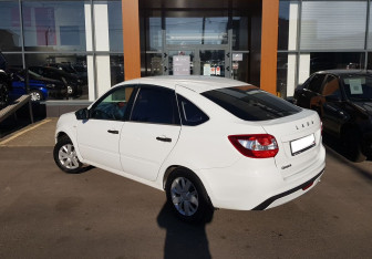 Подержанный автомобиль LADA (ВАЗ) Granta Liftback 2021 года (7 фото)