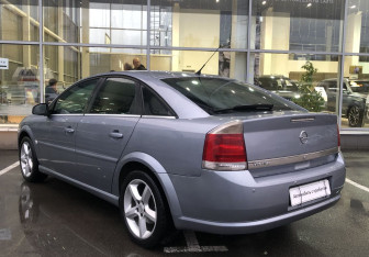 Подержанный автомобиль Opel Vectra Liftback 2007 года (7 фото)