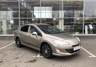 Подержанный автомобиль Peugeot 408 2012 года (3 фото)