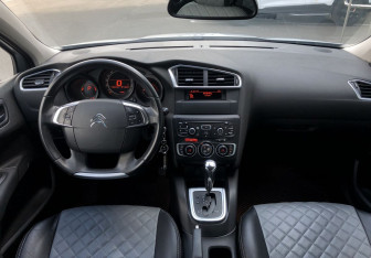 Подержанный автомобиль Citroen C4 Hatchback 2012 года (10 фото)