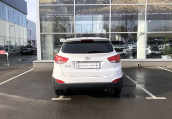 Подержанный автомобиль Hyundai ix35 2014 года (6 фото)