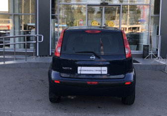 Подержанный автомобиль Nissan Note 2007 года (6 фото)