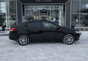 Подержанный автомобиль Kia Cerato Sedan 2011 года (4 фото)