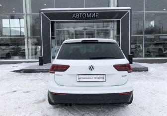 Подержанный автомобиль Volkswagen Tiguan 2018 года (6 фото)