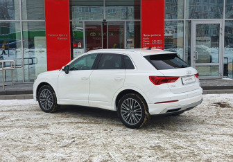 Подержанный автомобиль Audi Q3 2021 года (7 фото)