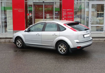 Подержанный автомобиль Ford Focus Hatchback 2007 года (7 фото)