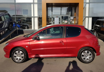 Подержанный автомобиль Peugeot 206 Hatchback 2007 года (8 фото)