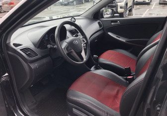 Подержанный автомобиль Hyundai Solaris Hatchback 2015 года (9 фото)