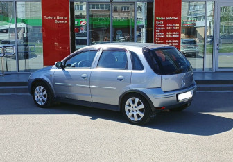 Подержанный автомобиль Opel Corsa 2005 года (7 фото)