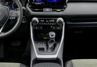 Новый Toyota RAV4 2025 (13 фото)