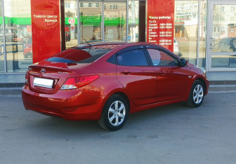 Подержанный автомобиль Hyundai Solaris Sedan 2012 года (5 фото)