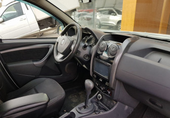 Подержанный автомобиль Renault Duster 2016 года (9 фото)
