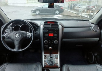 Подержанный автомобиль Suzuki Grand Vitara 2005 года (15 фото)