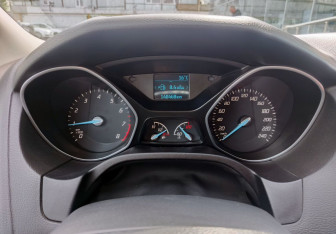 Подержанный автомобиль Ford Focus Hatchback 2012 года (13 фото)
