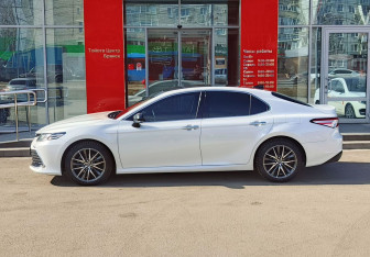 Подержанный автомобиль Toyota Camry Sedan 2022 года (8 фото)