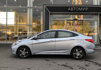 Подержанный автомобиль Hyundai Solaris Sedan 2012 года (8 фото)