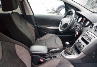 Подержанный автомобиль Peugeot 308 Hatchback 2010 года (9 фото)