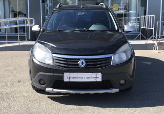 Подержанный автомобиль Renault Sandero 2013 года (2 фото)
