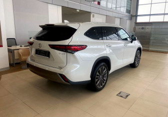 Новый Toyota Highlander 2025 (4 фото)