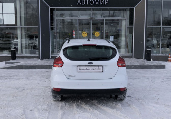 Подержанный автомобиль Ford Focus Hatchback 2017 года (6 фото)