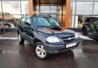 Подержанный автомобиль Chevrolet Niva 2015 года (3 фото)