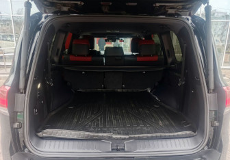 Подержанный автомобиль Toyota Land Cruiser Suv 2022 года (12 фото)