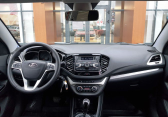 Подержанный автомобиль LADA (ВАЗ) Vesta Sedan 2018 года (11 фото)