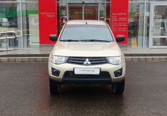 Подержанный автомобиль Mitsubishi L200 2011 года (2 фото)