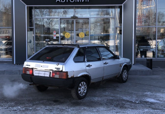 Подержанный автомобиль LADA (ВАЗ) 2109 Hatchback 2003 года (5 фото)