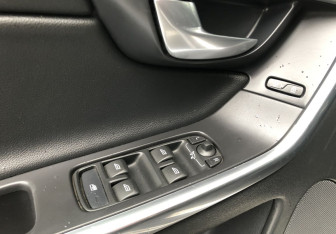 Подержанный автомобиль Volvo XC60 2012 года (14 фото)