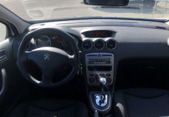 Подержанный автомобиль Peugeot 308 Hatchback 2010 года (10 фото)