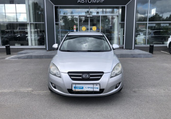 Подержанный автомобиль Kia Ceed Hatchback 2007 года (2 фото)