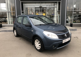 Подержанный автомобиль Renault Sandero 2011 года (3 фото)