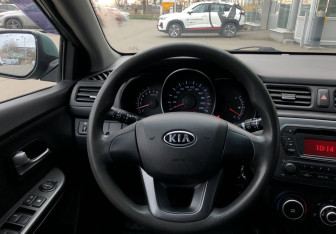 Подержанный автомобиль Kia Rio Sedan 2012 года (12 фото)