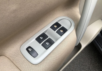 Подержанный автомобиль Renault Scenic 2009 года (14 фото)