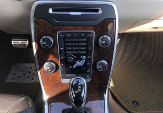 Подержанный автомобиль Volvo XC70 2014 года (13 фото)